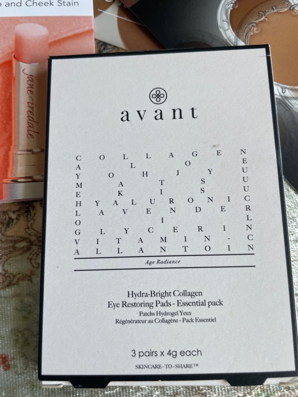 Clean Beauty bundle with makeup bag - Picture 7 of 9
